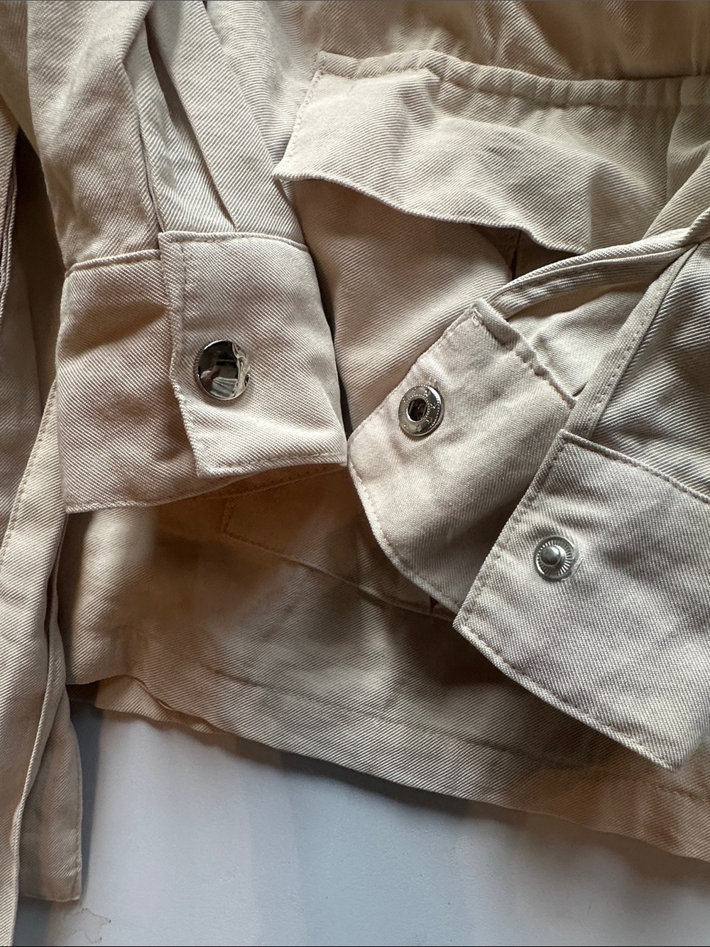 Women’s Cream Tie-Waist Utility Jacket with Front Flap Pockets - Picture 7 of 14